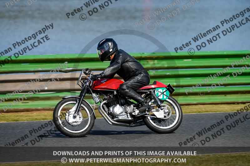 Vintage motorcycle club;eventdigitalimages;mallory park;mallory park trackday photographs;no limits trackdays;peter wileman photography;trackday digital images;trackday photos;vmcc festival 1000 bikes photographs